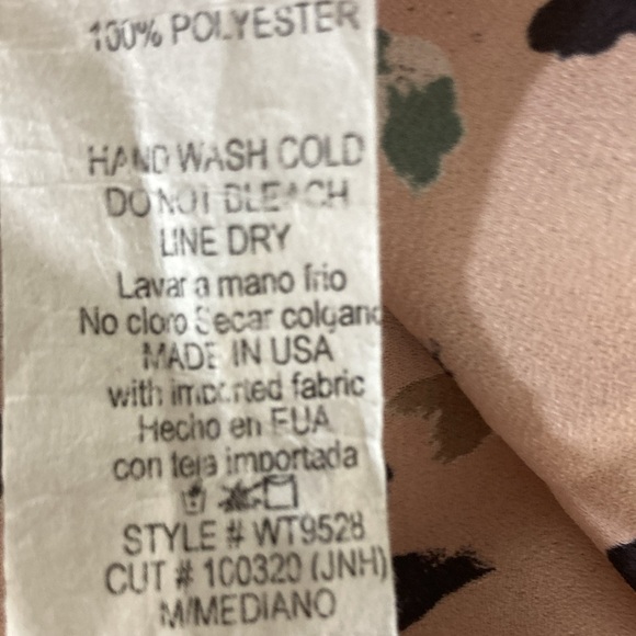 GeeGee Top/Blouse Women Size M Light Pink Comfort Relax Fit Tie Front V Neck - Picture 8 of 9